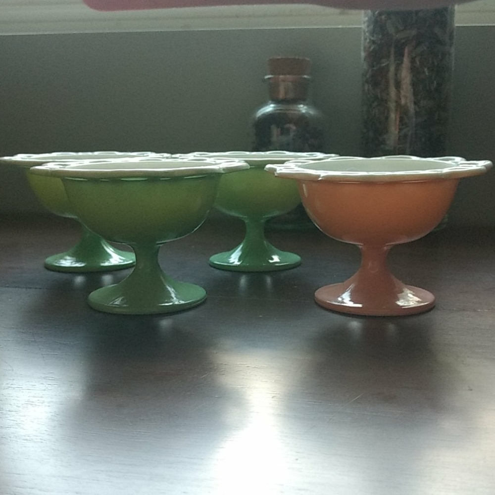 Moderntone Plantonite(?) Cups Lace Edge